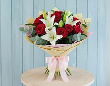 Букет цветов из:  Лилии и Розы в Железнодорожном Калининградской области