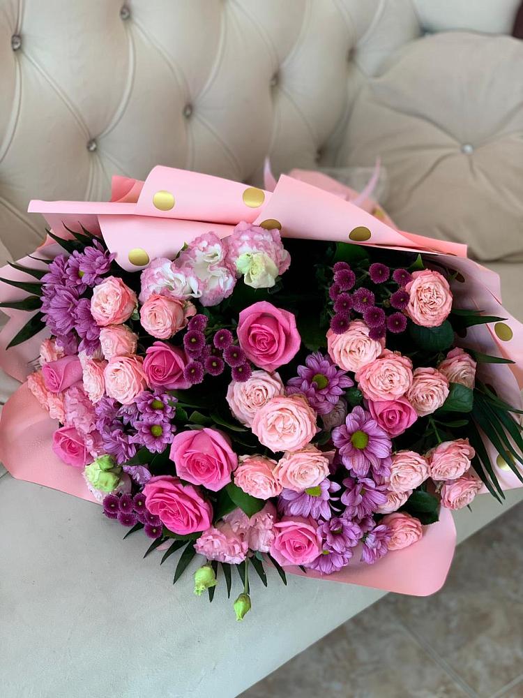 Букет цветов из: Хризантемы, Розы и Лизиантусы в Железнодорожном Калининградской области