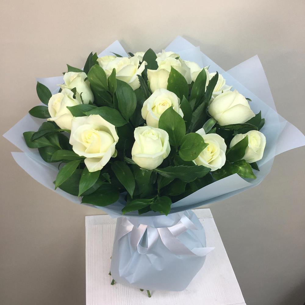 Букет 15 Белых роз Проуд в Железнодорожном Калининградской области