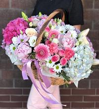 Цветочная композиция из Розы, Хризантемы, Пионы и Лизиантусы в корзине в Железнодорожном Калининградской области