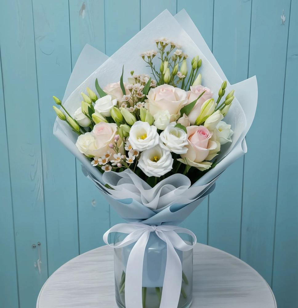 Букет цветов из: Розы и Лизиантусы в Железнодорожном Калининградской области