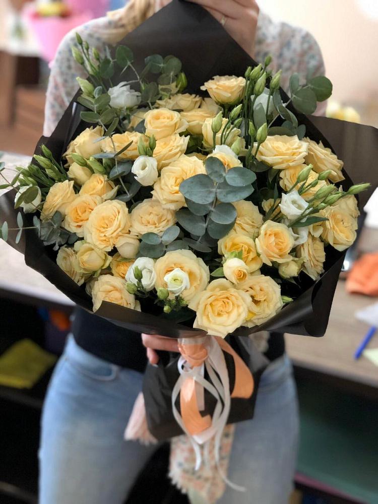 Букет цветов из: Розы и Лизиантусы в Железнодорожном Калининградской области