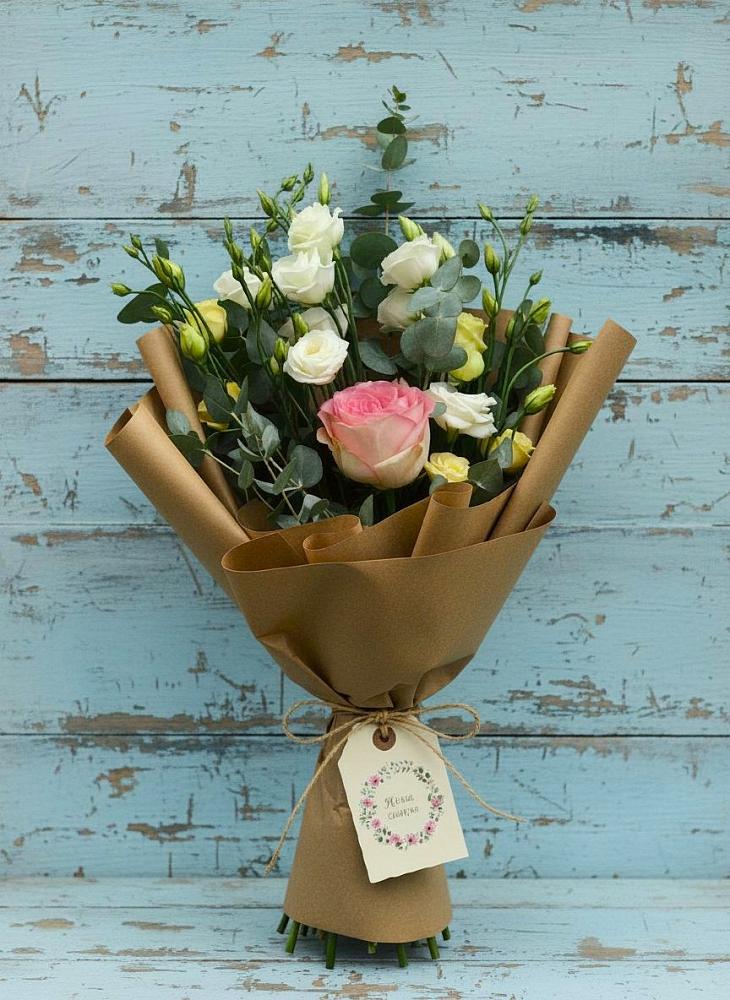 Букет цветов из: Розы и Лизиантусы в Железнодорожном Калининградской области