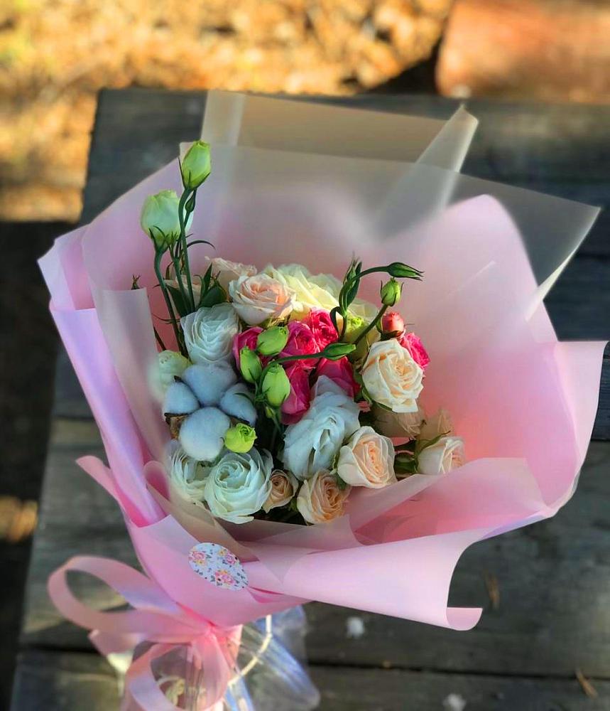 Букет цветов из: Розы и Лизиантусы в Железнодорожном Калининградской области