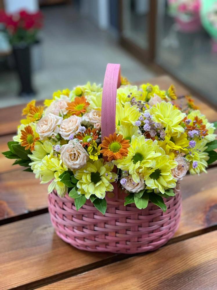 Цветочная композиция из Хризантемы и Розы в корзине в Железнодорожном Калининградской области