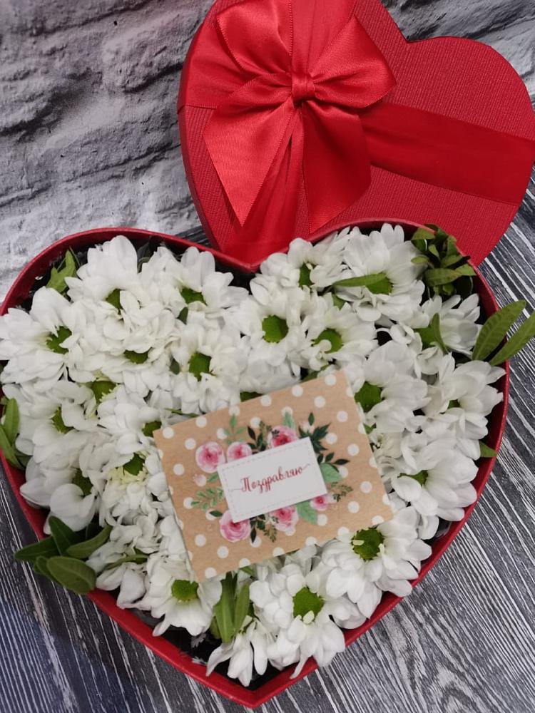 Цветочная композиция из Хризантемы в виде сердца в Железнодорожном Калининградской области