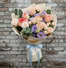 Букет цветов из:  Розы, Лизиантусы и Гвоздики в Железнодорожном Калининградской области