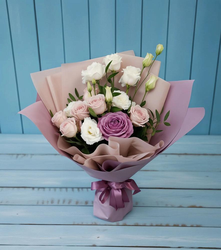 Букет цветов из: Розы и Лизиантусы в Железнодорожном Калининградской области